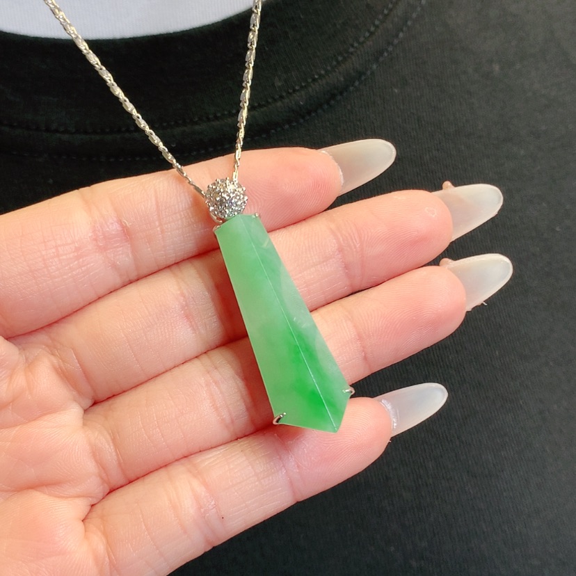 【闪购商品】翡翠吊坠(赠链)18K金镶嵌