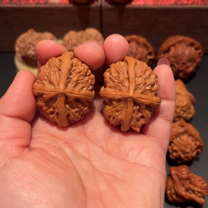 文玩核桃吊坠四棱