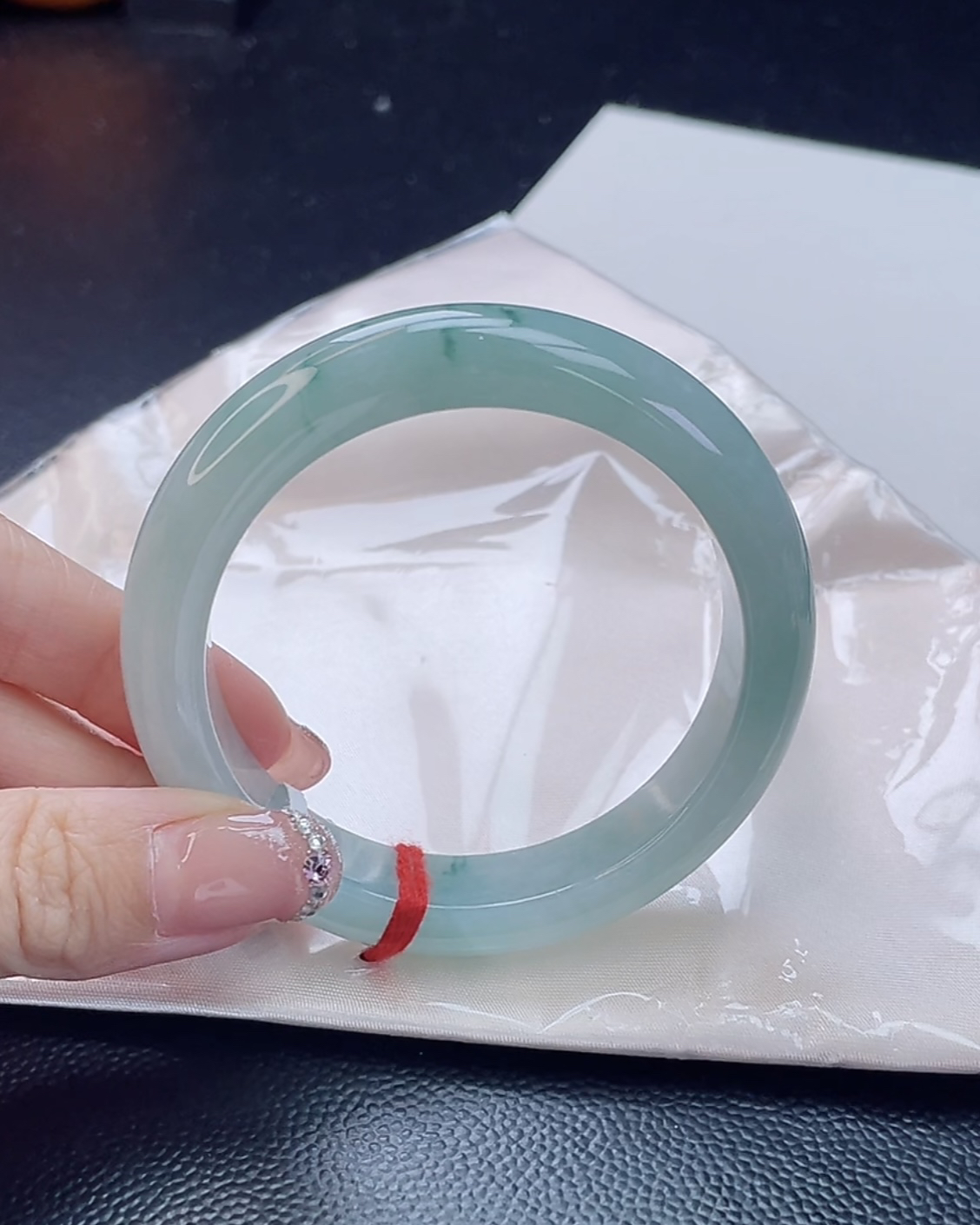 翡翠手镯未镶嵌翡翠