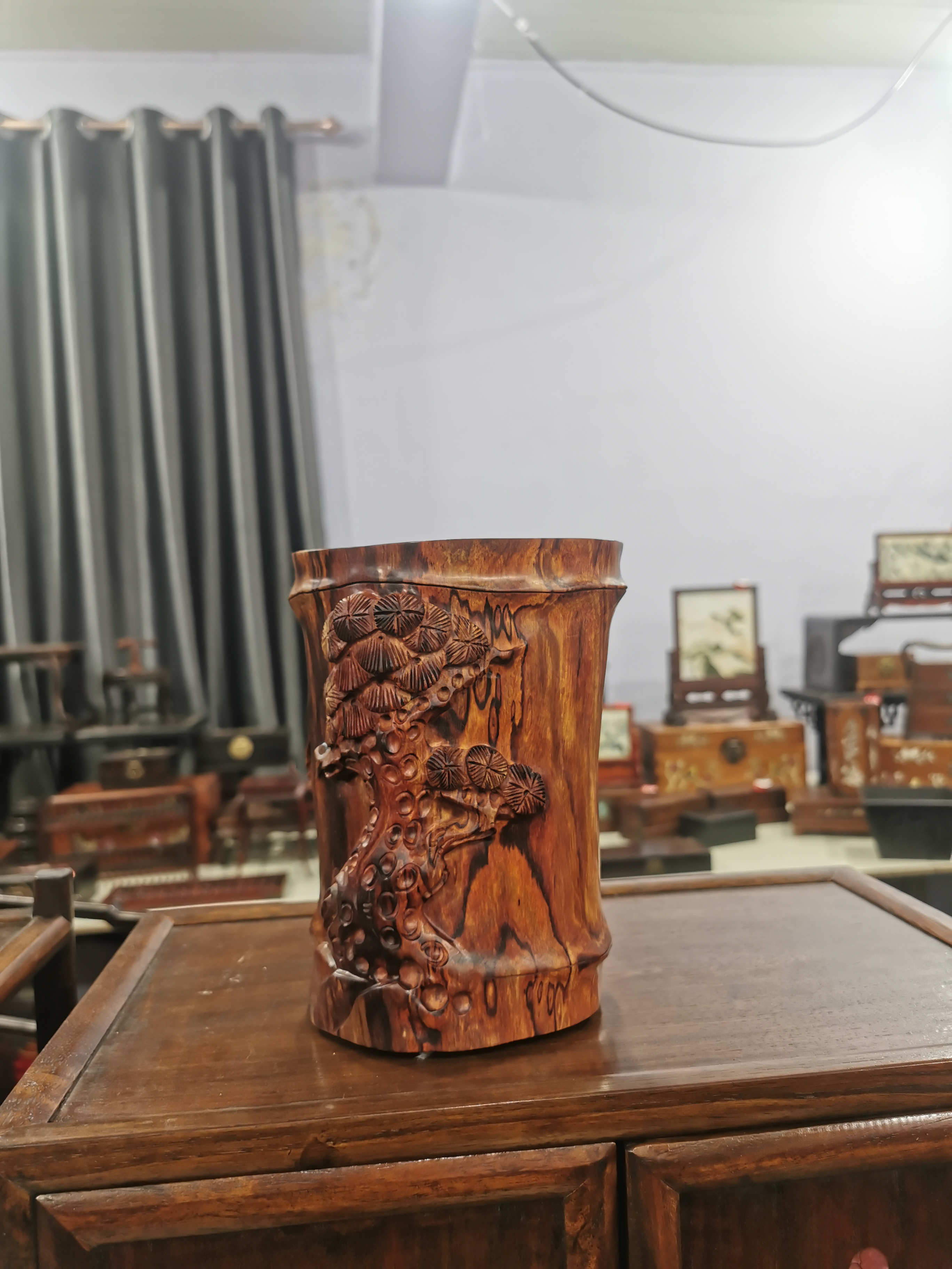 海南 黄 花梨 手雕笔筒