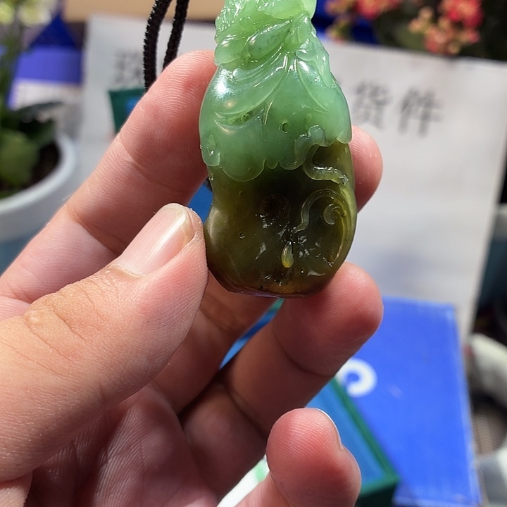 颈饰未镶嵌和田玉（糖玉）