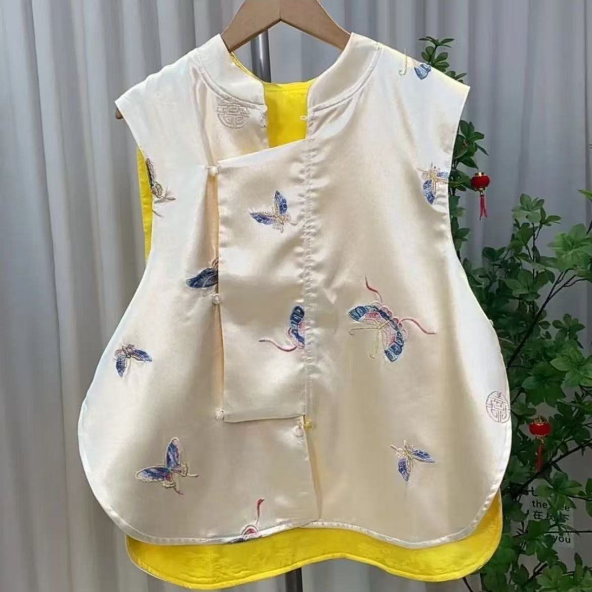 蝴蝶刺绣中式马甲立领复古国风背心2025新款坎肩盘扣上衣服女