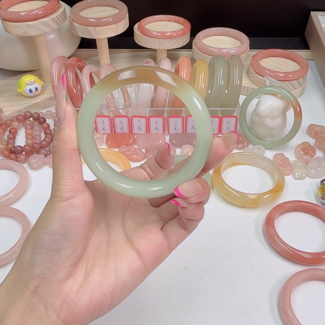 未镶嵌手镯石英质玉