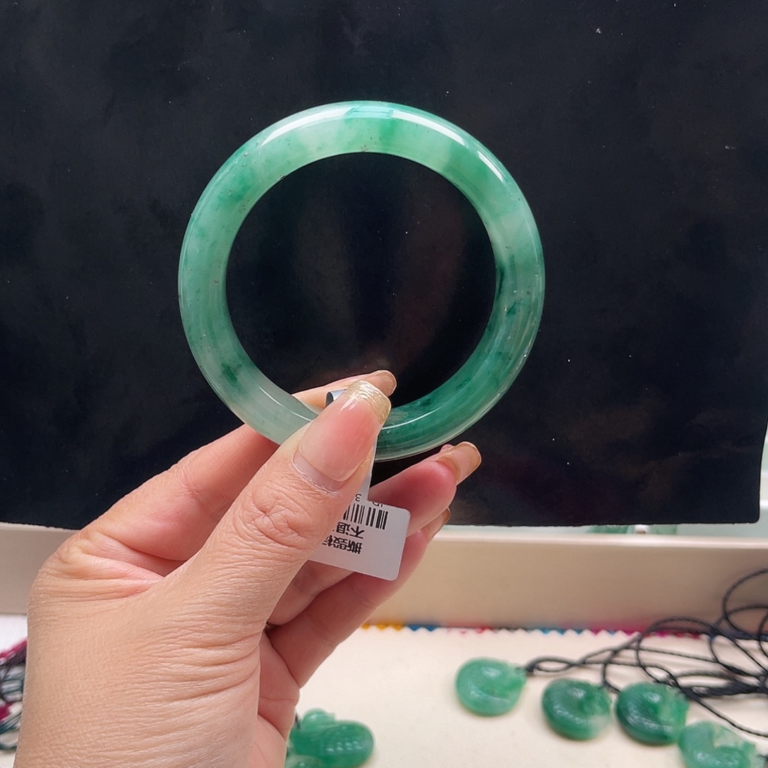 石英质玉（非洲翠）未镶嵌手镯