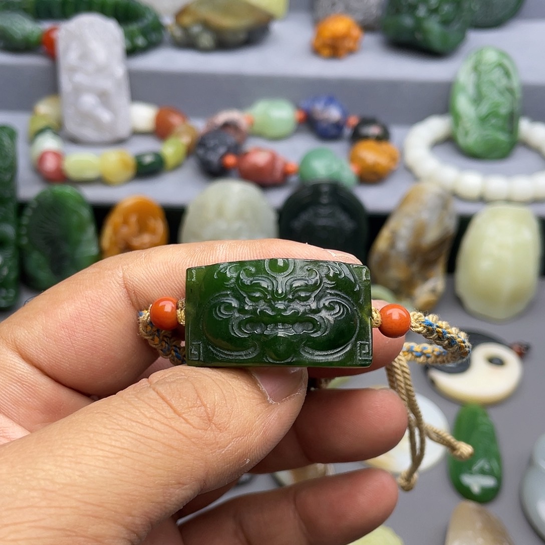 和田玉未镶嵌颈饰