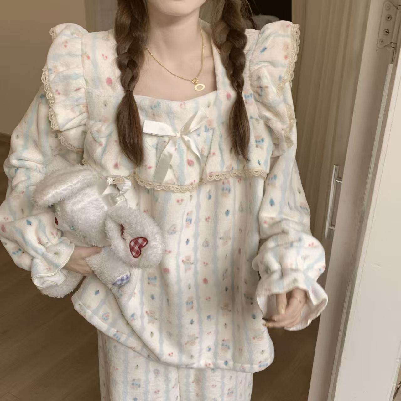 网红辣妹性感睡衣