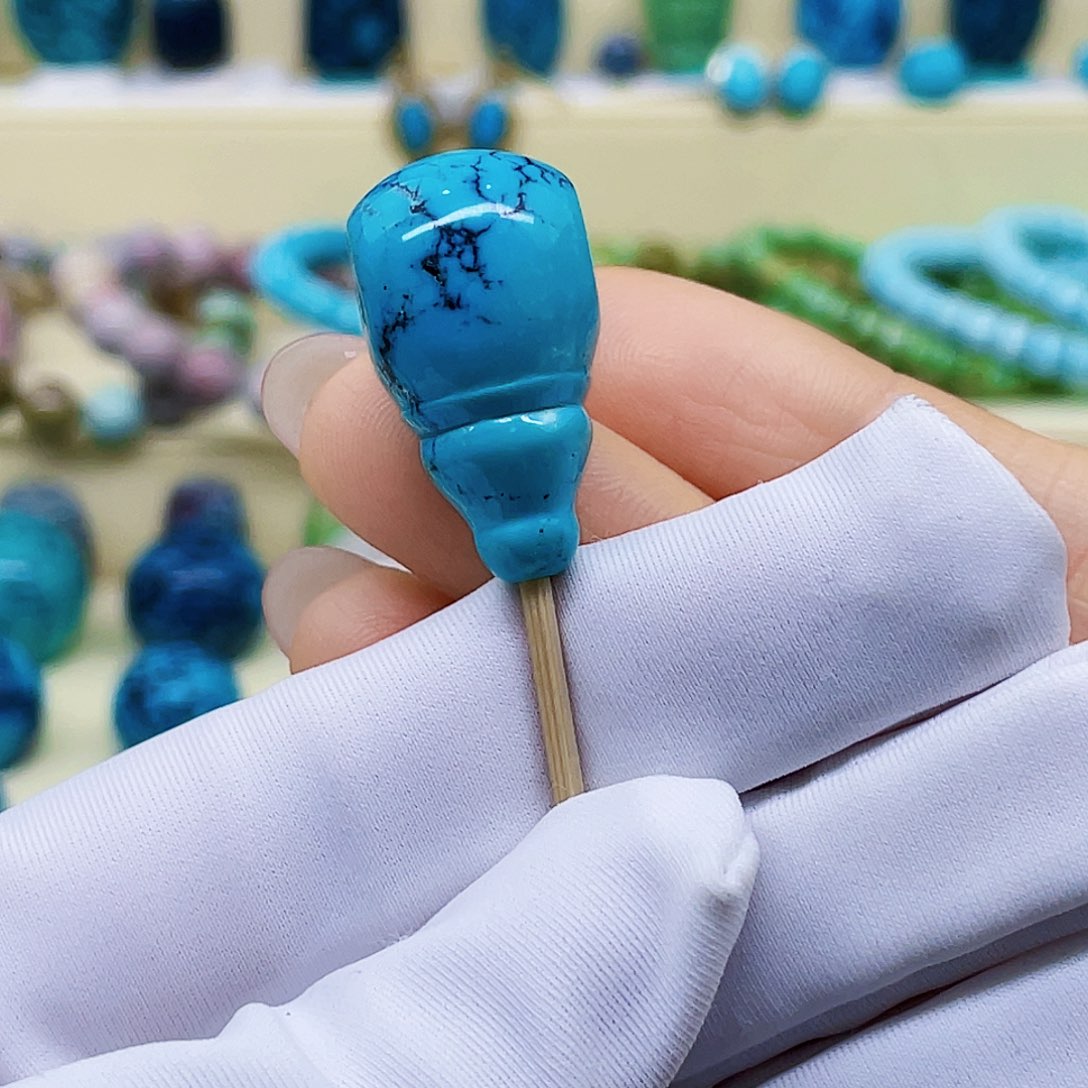 绿松石颈饰未镶嵌