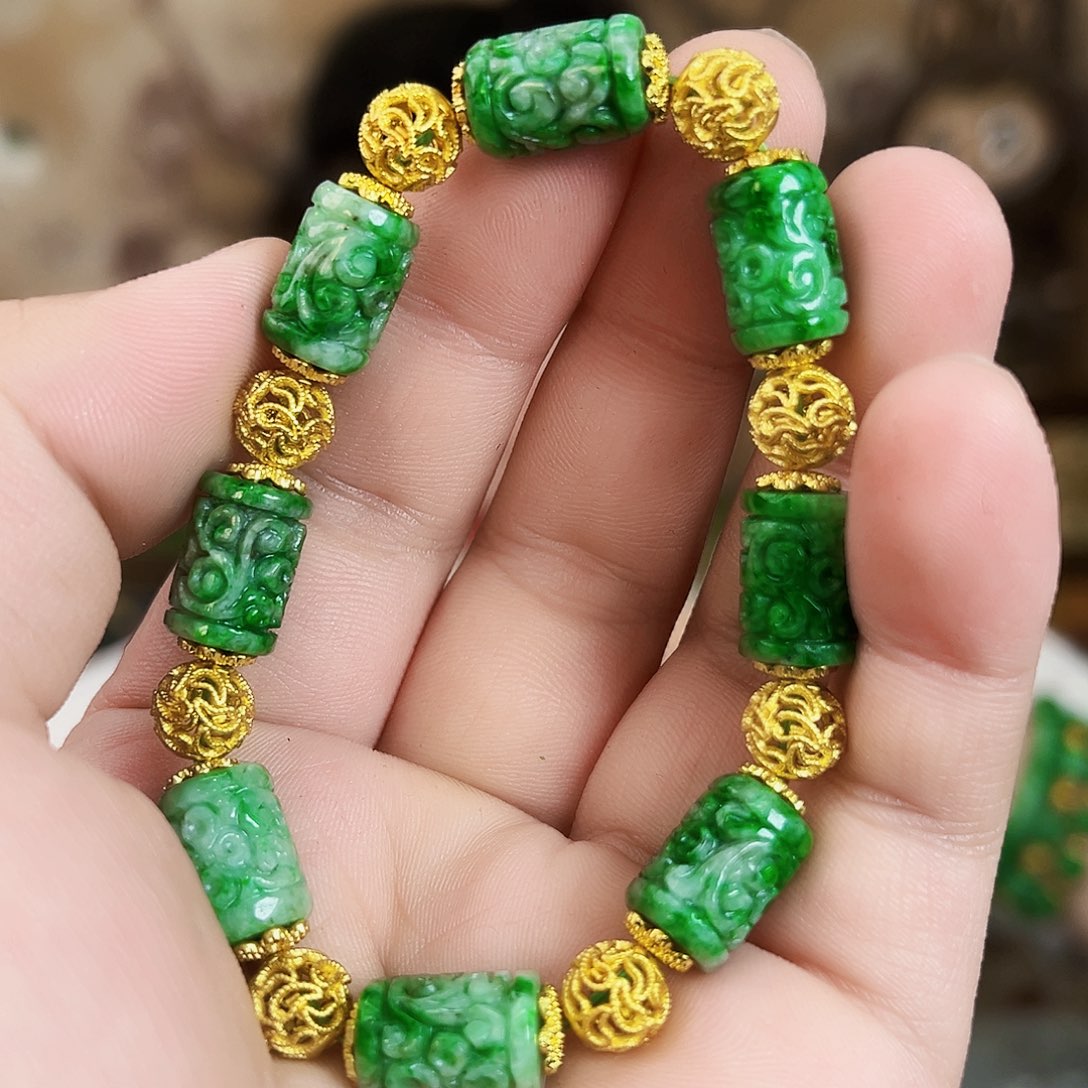 翡翠未镶嵌颈饰手链