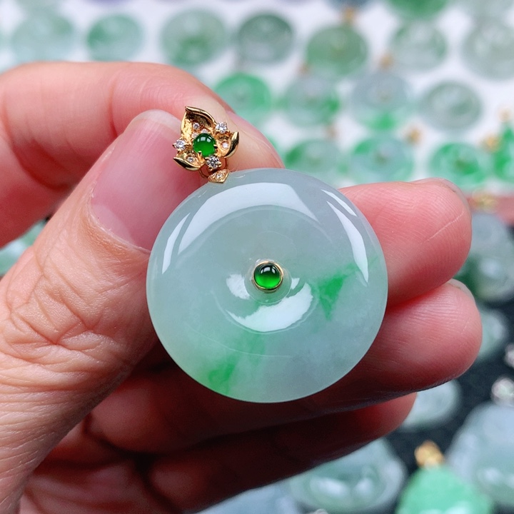 翡翠吊坠(不含链)18K金镶嵌