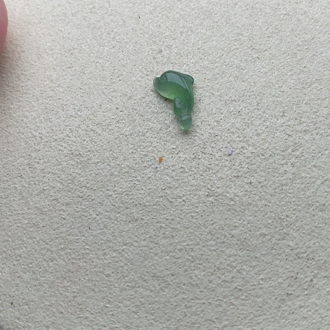 翡翠戒指未镶嵌海豚