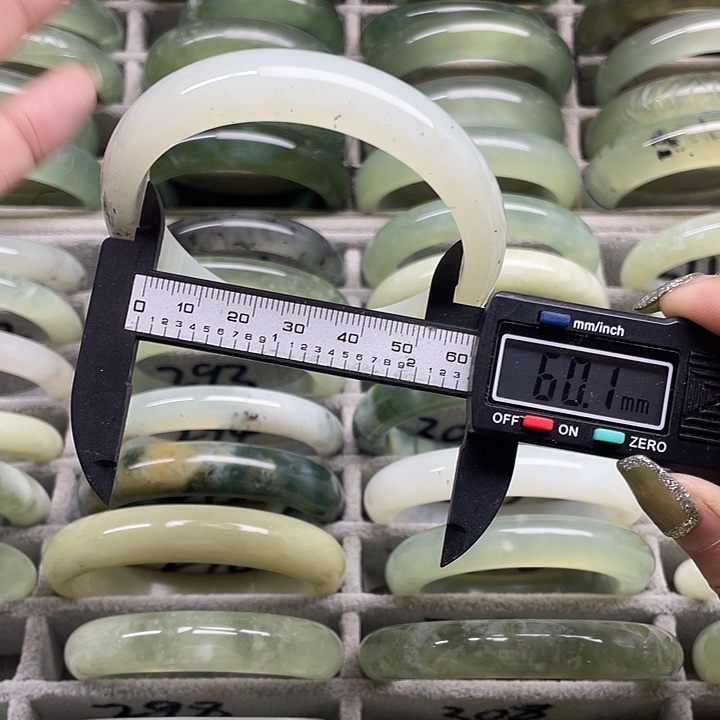 蛇纹石玉未镶嵌手镯287