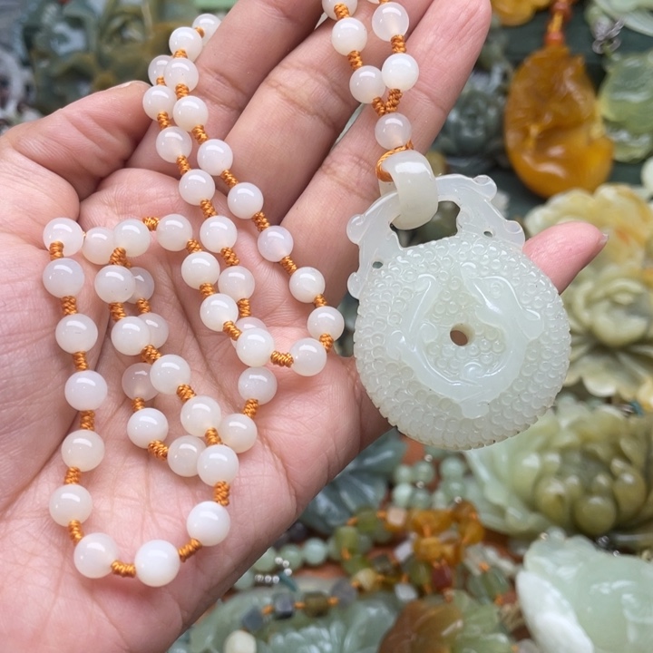 蛇纹石玉吊坠合金