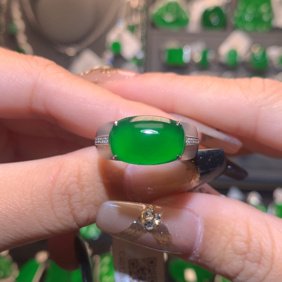 翡翠戒指18K金镶嵌马鞍