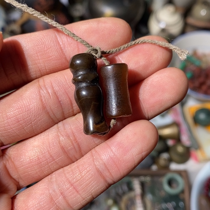 轻***）玉工艺品 珠子 两颗 摆件 微瑕