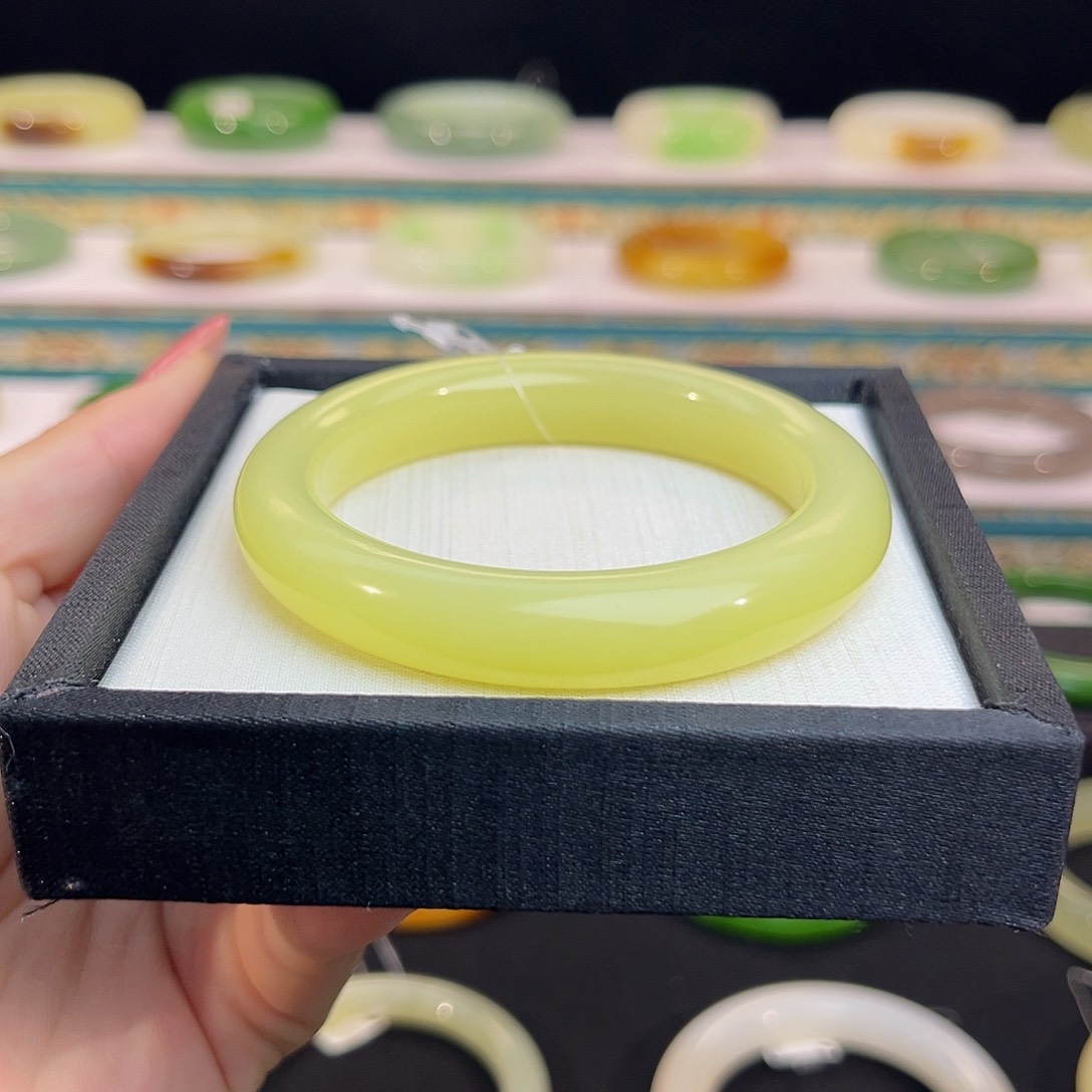 未镶嵌手镯和田玉正明黄胶底手镯