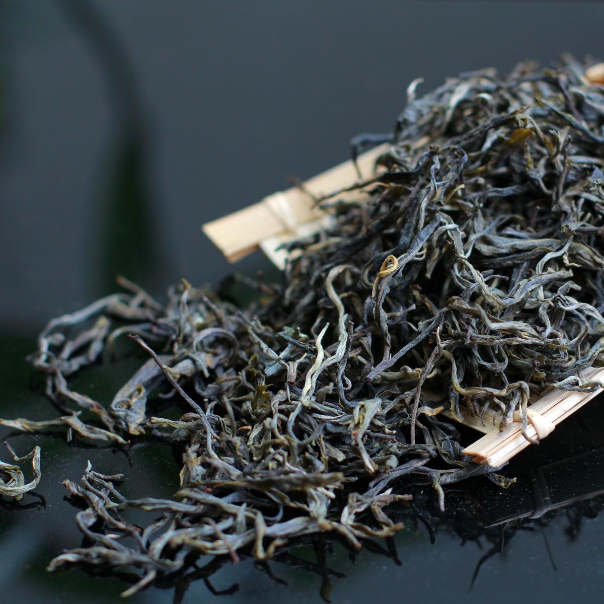 2025年 老班章头春理条散料  普洱茶散茶生茶 