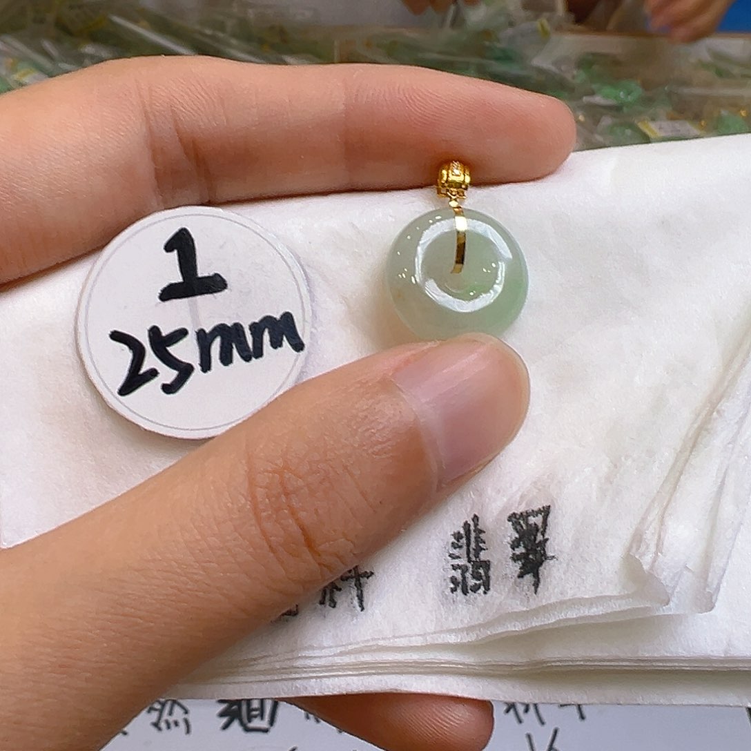 翡翠颈饰18K金镶嵌翡翠