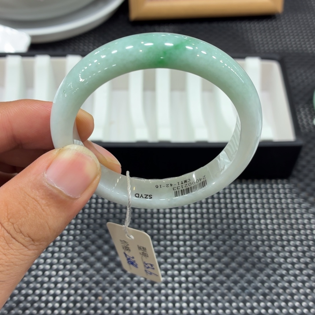 p***n翡翠手镯未镶嵌手镯