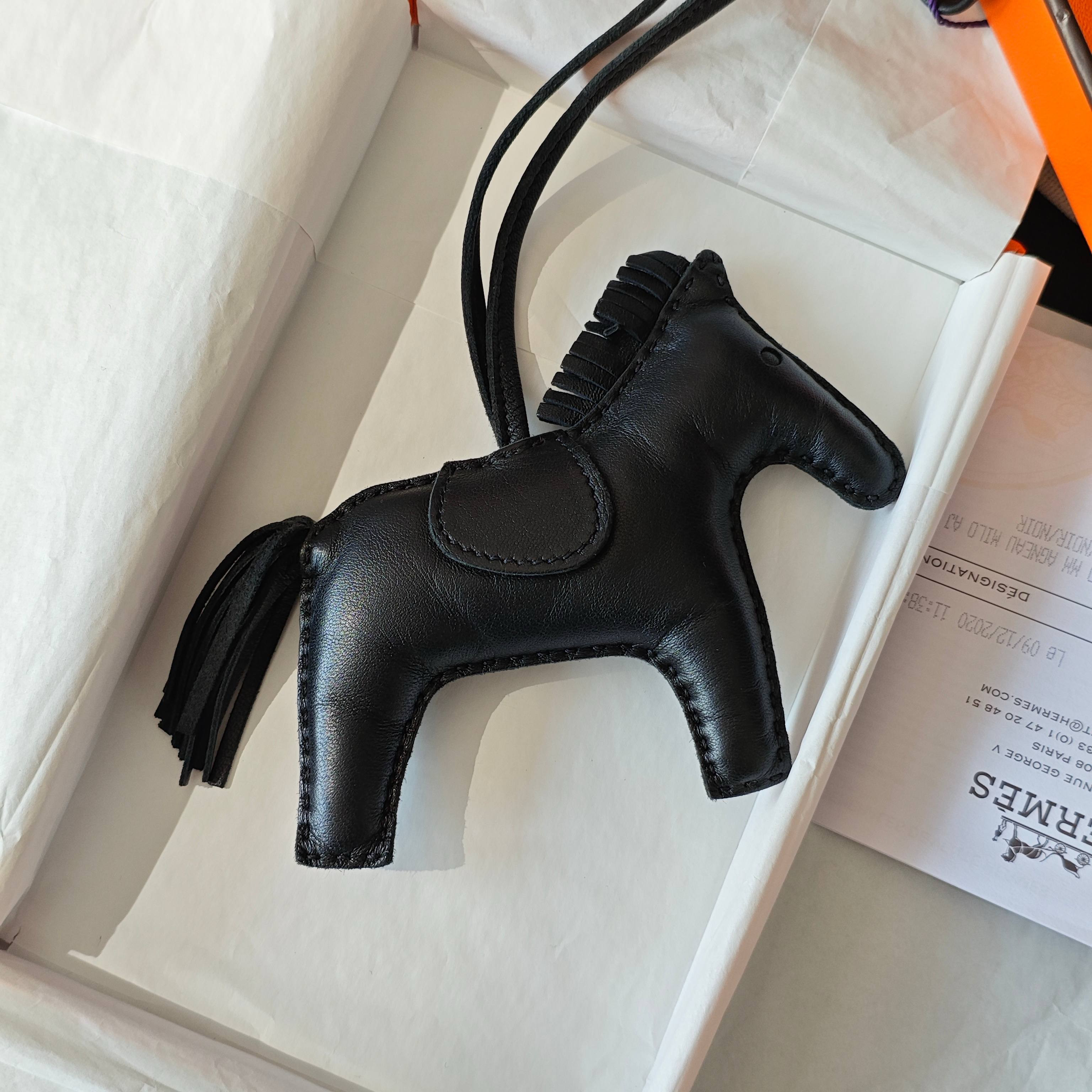 99新 Hermes/爱马仕 黑色小马挂件中号Y刻盒子JM13-0154