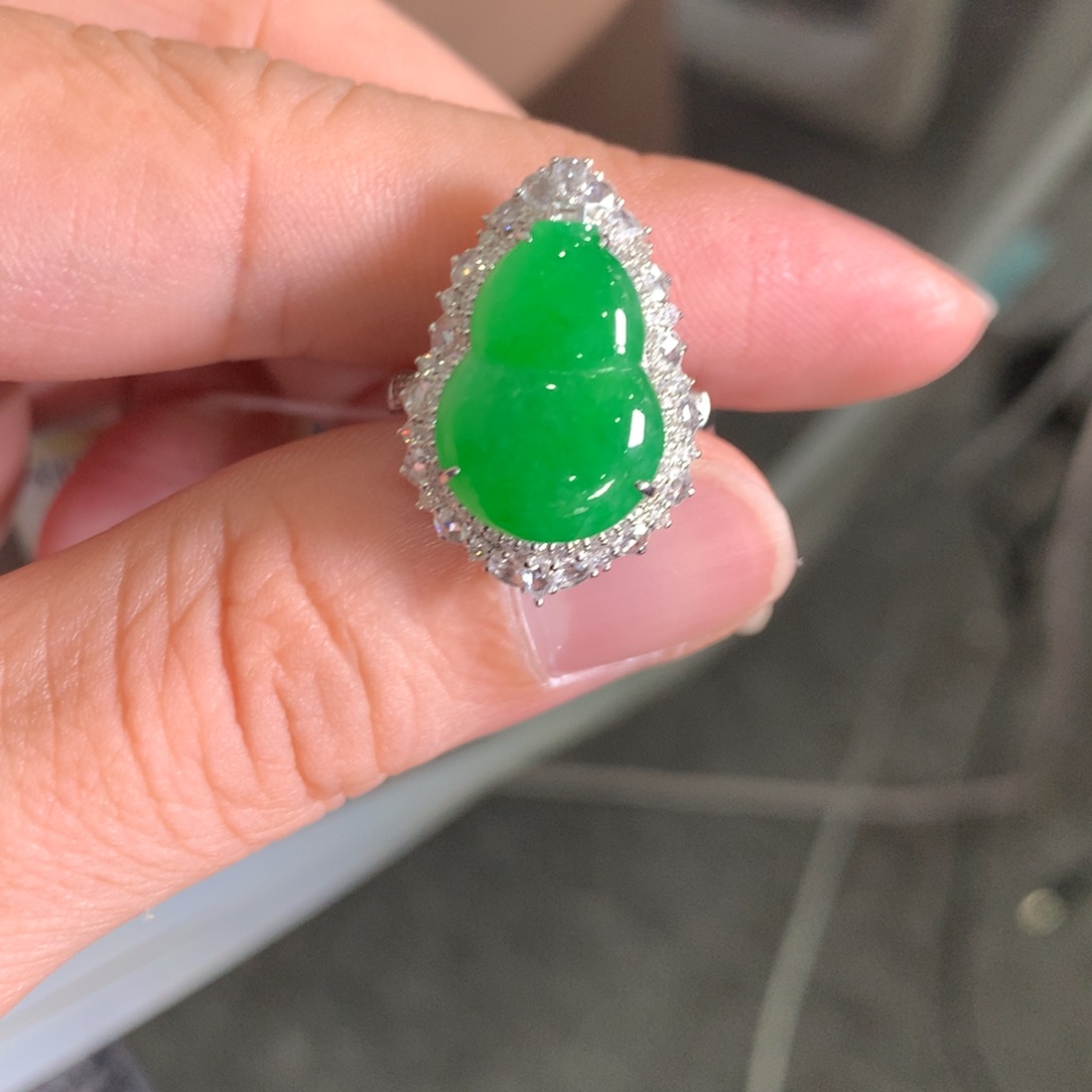 艾***朵翡翠18K金镶嵌戒指两用款