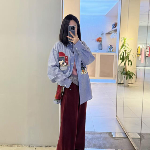 【童趣房子】2025春季新款百搭宽松卡通刺绣贴布条纹衬衫女.Y8106