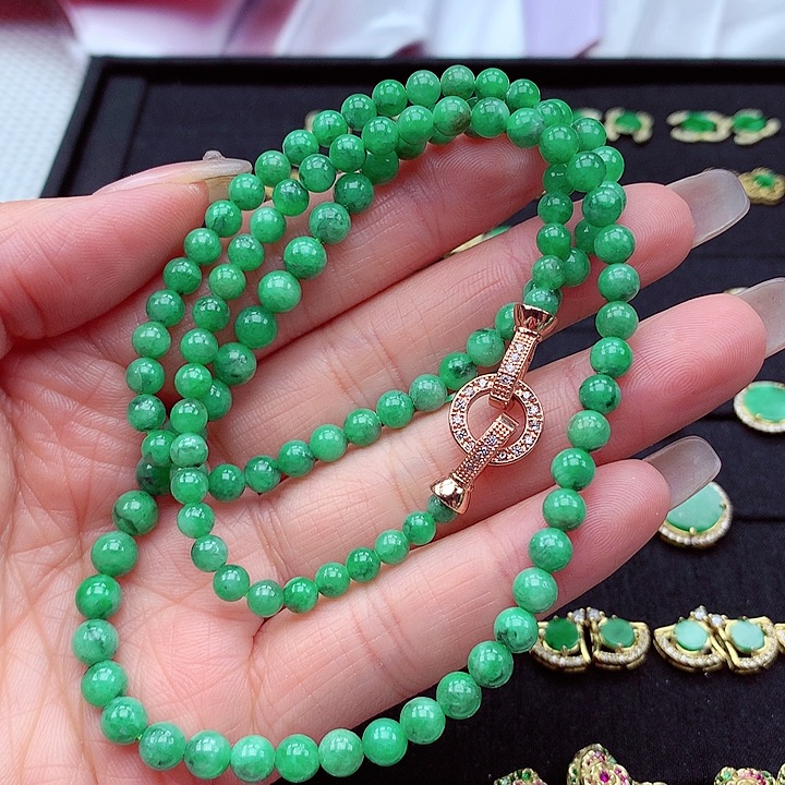 翡翠颈饰未镶嵌翡翠