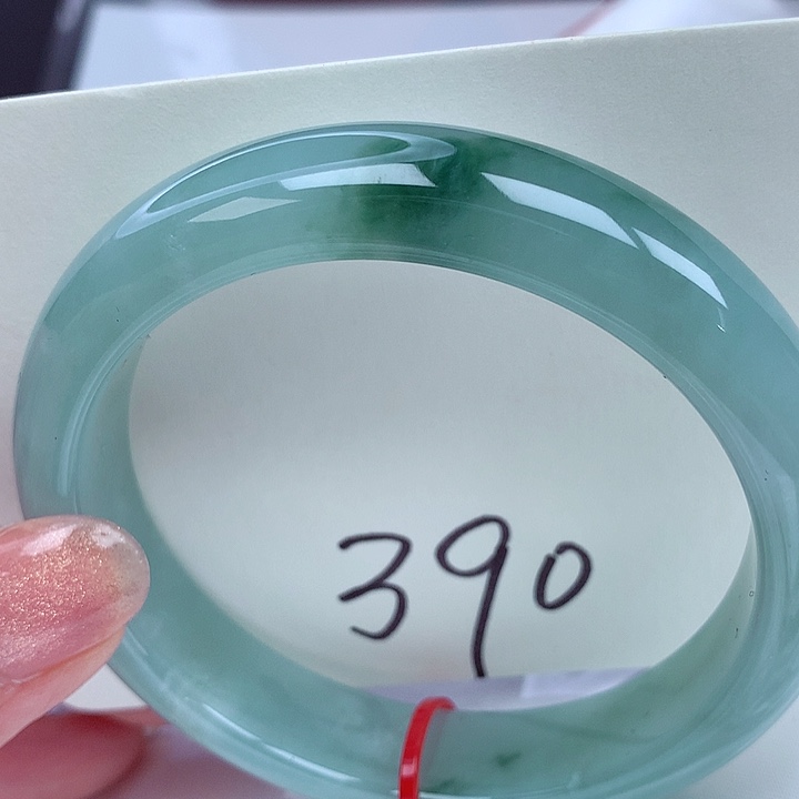 翡翠手镯未镶嵌翡翠