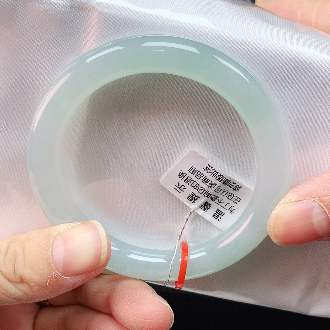 翡翠手镯未镶嵌51圈