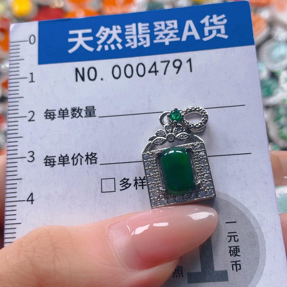 翡翠未镶嵌吊坠(不含链)