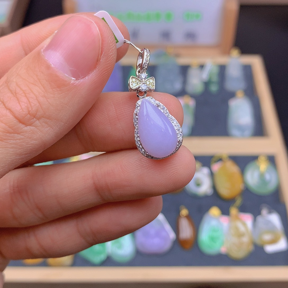 翡翠颈饰未镶嵌翡翠