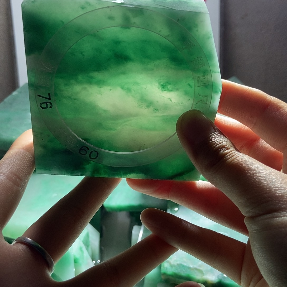 重***啊定制石英质玉（非洲翠）