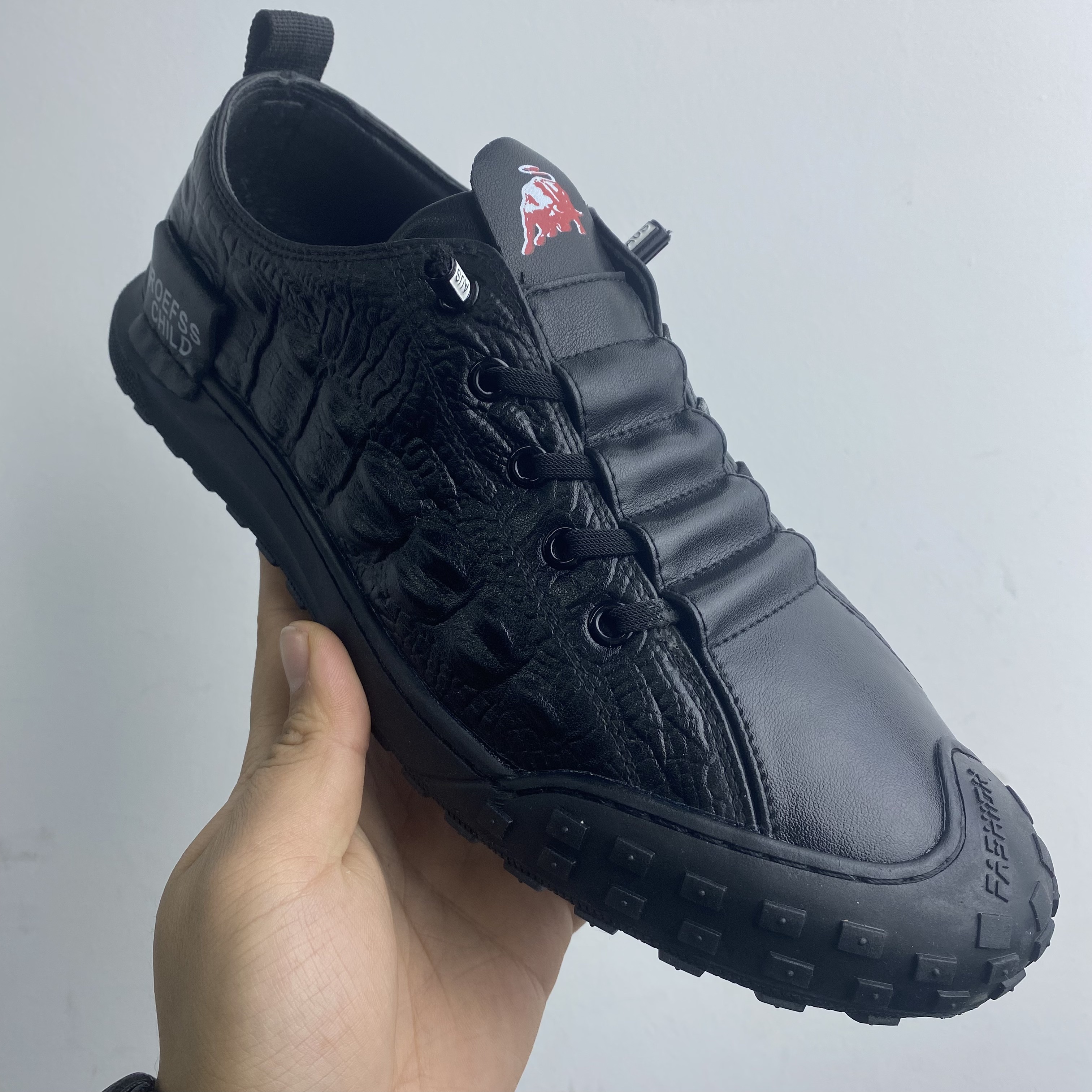 D064男士舒适时尚百搭透气黑色真皮潮流软底潮鞋