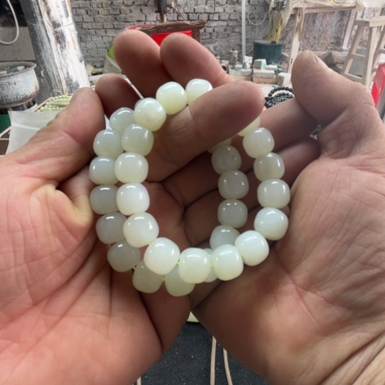 和田玉且末老型卡12手串多样性拍一发一未镶嵌
