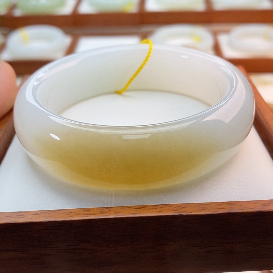 和田玉（糖玉）未镶嵌手链