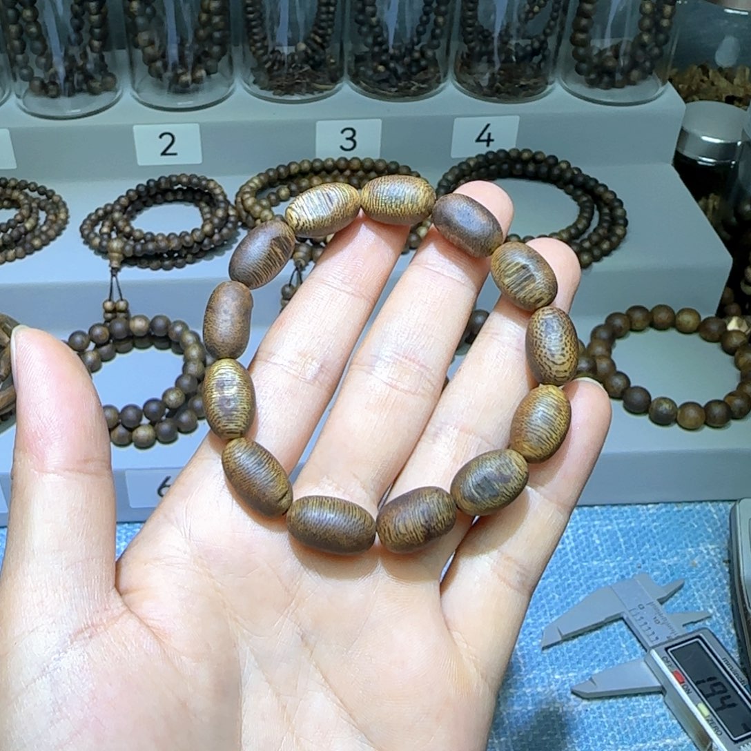 手串沉香沐*海南乌身白棋留疤1.0单圈8+