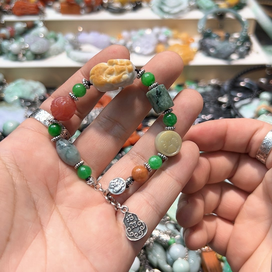 翡翠颈饰未镶嵌手串