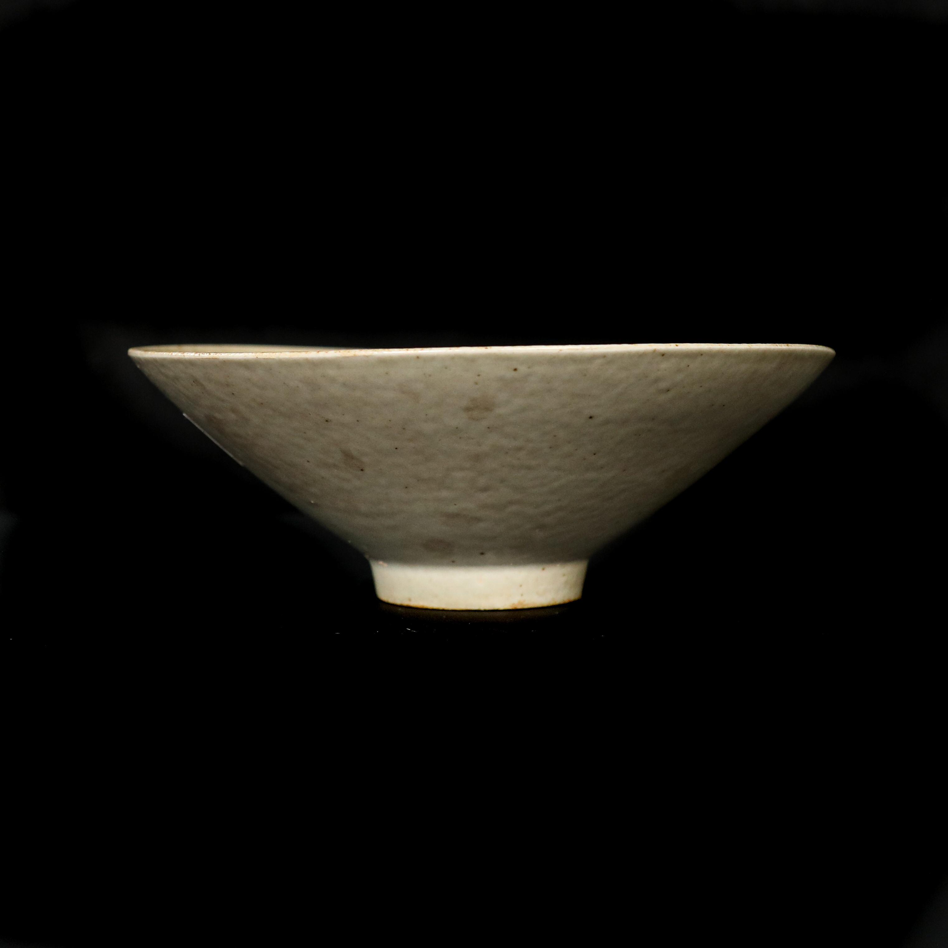 (AC7)R2502106明 青白瓷暗刻花卉纹斗笠碗