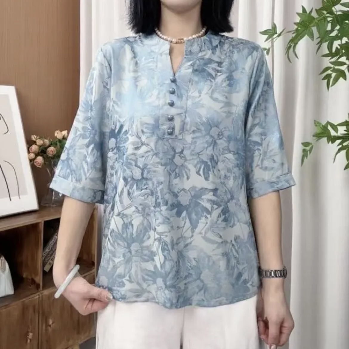 新款V领五扣蓝色太阳花复古中袖百搭气质小衫   1877