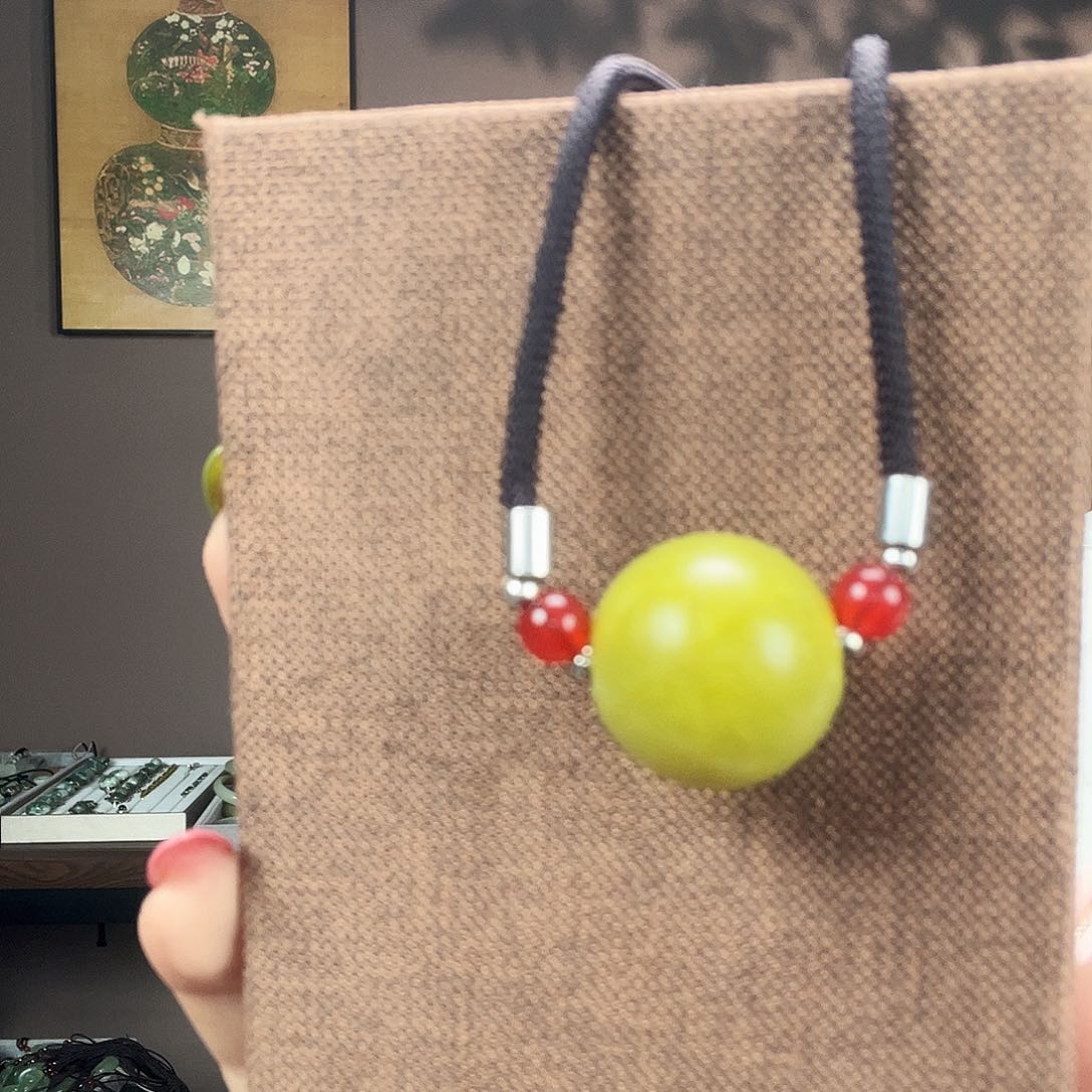 蛇纹石玉未镶嵌颈饰