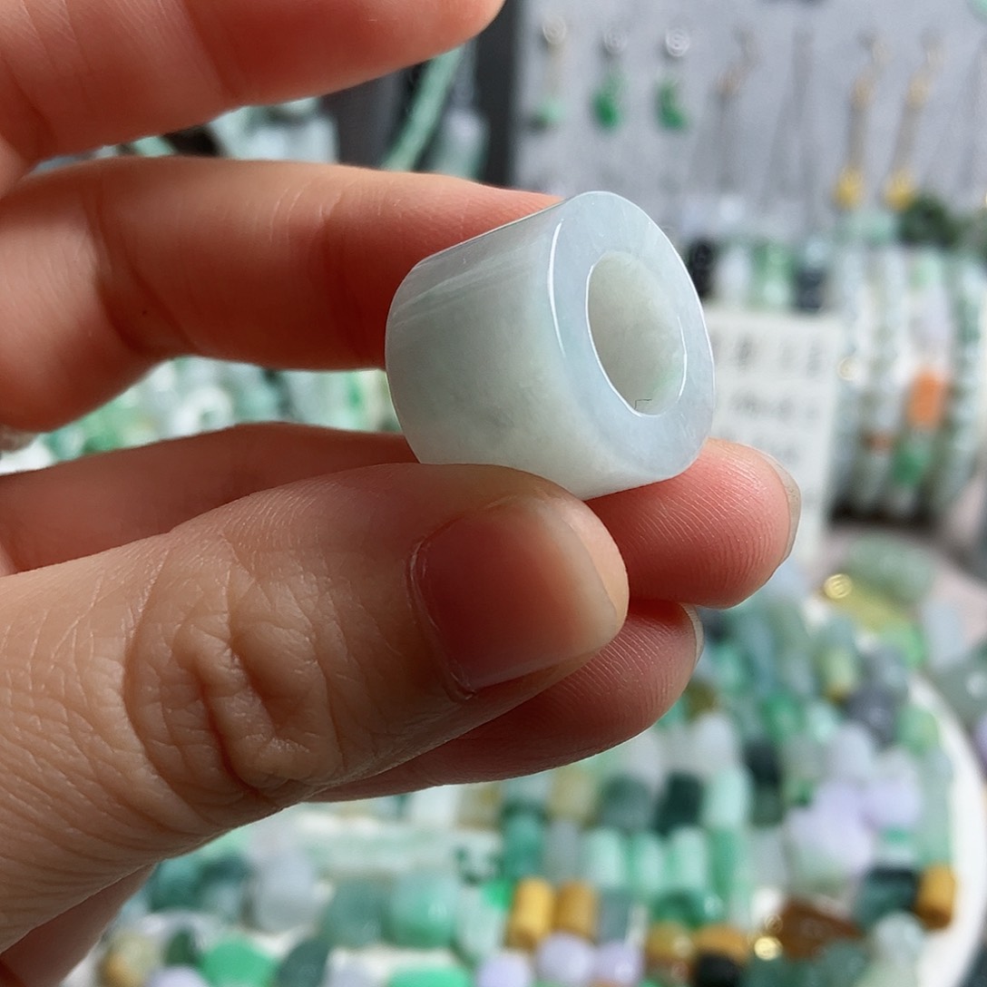 翡翠颈饰未镶嵌跑环