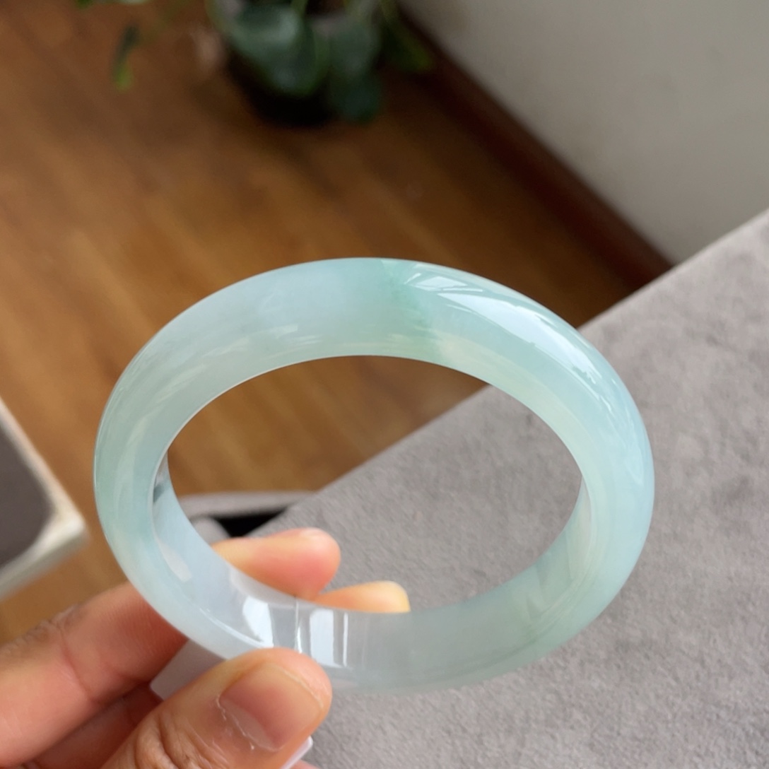 翡翠未镶嵌手镯冰润