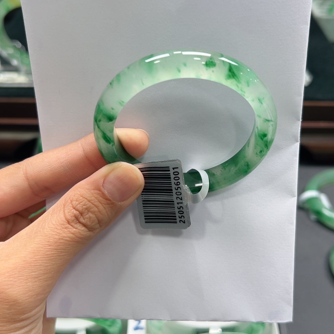 可***～未镶嵌手镯石英质玉