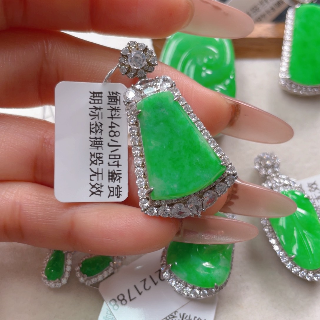 翡翠颈饰银S925镶嵌翡翠