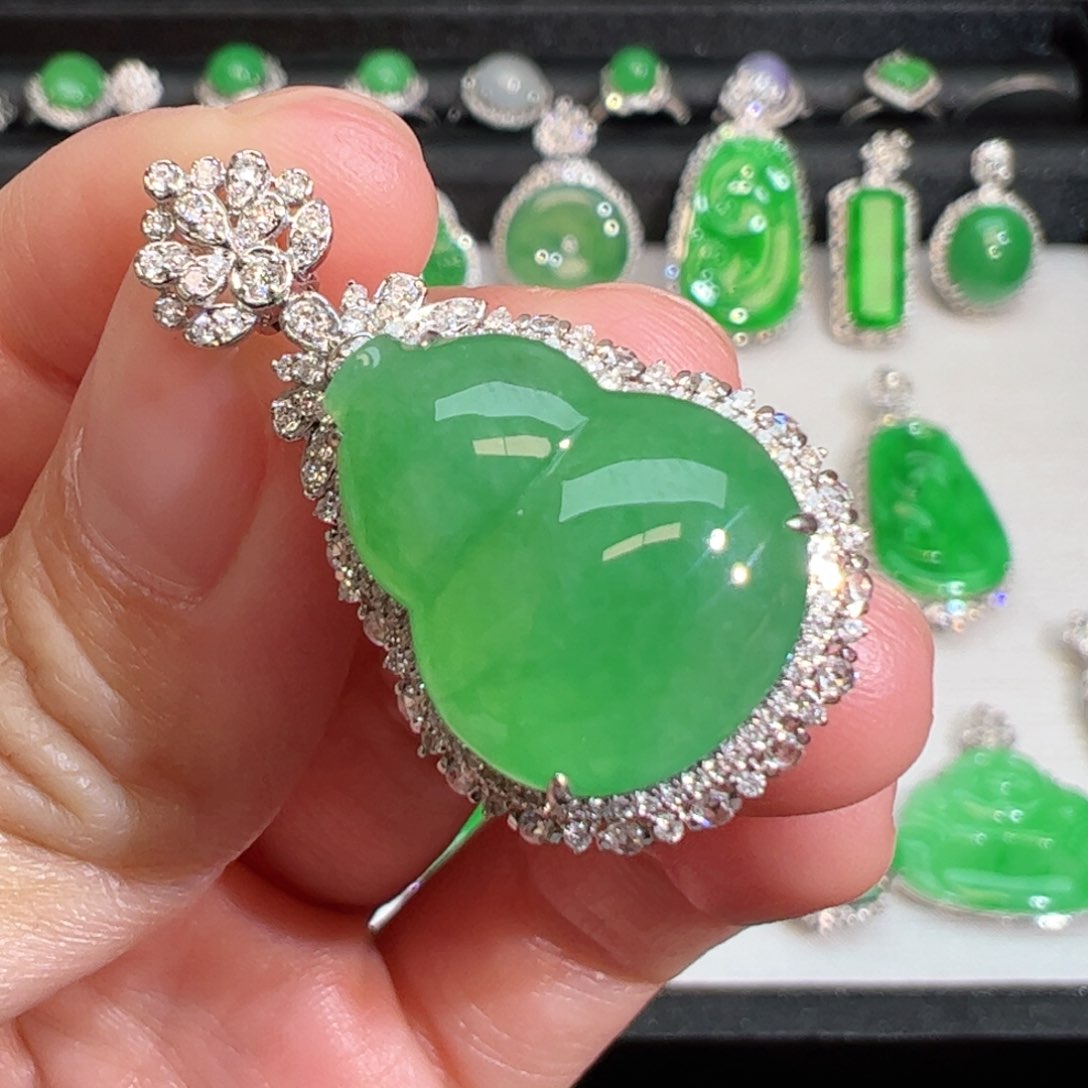 翡翠吊坠(不含链)18K金镶嵌