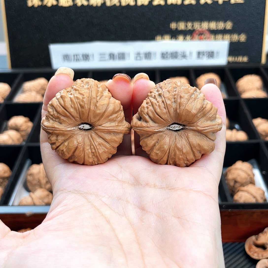把件文玩核桃45毕业级货头正圆爆肉深凹底➕近正45s2