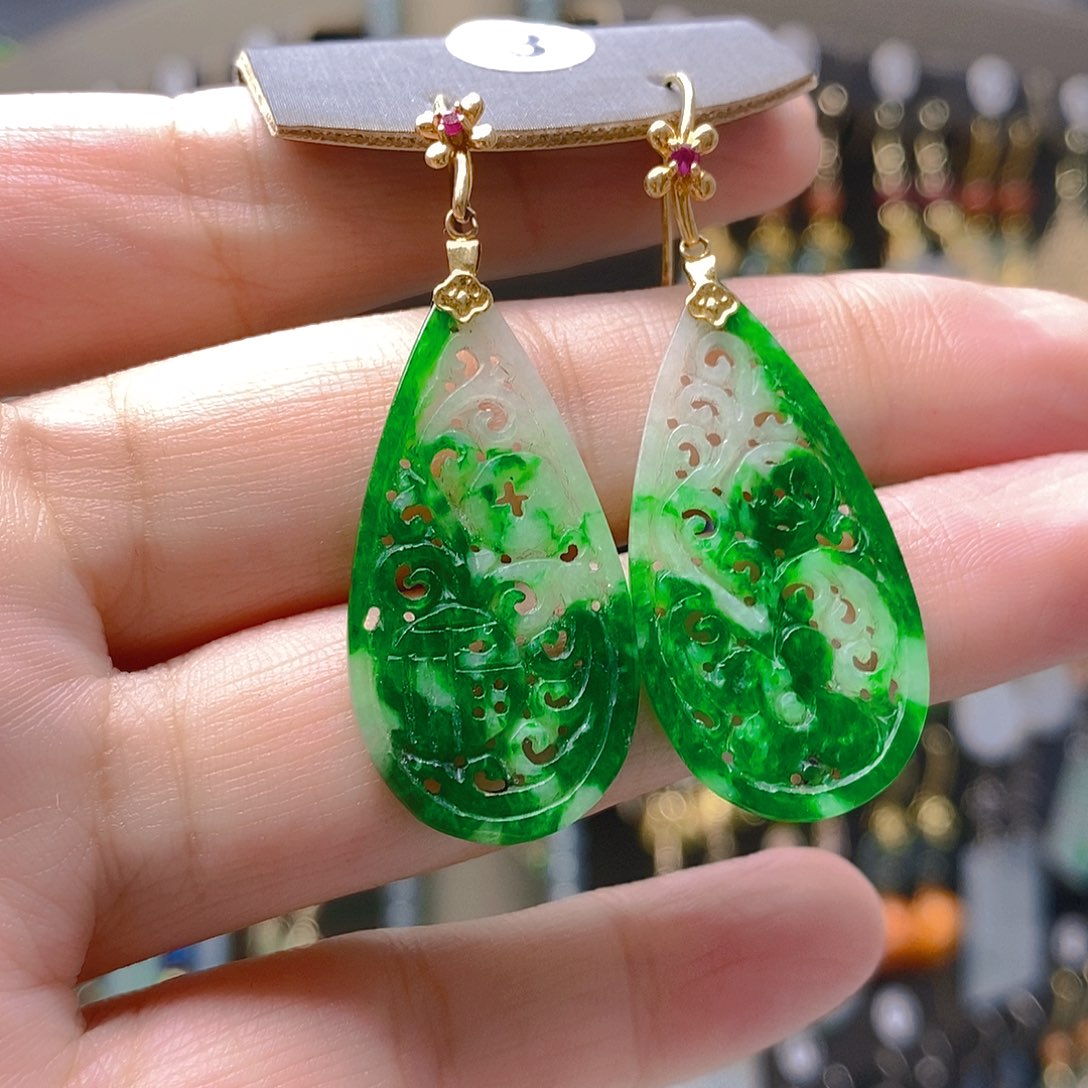 18K金镶嵌翡翠耳饰