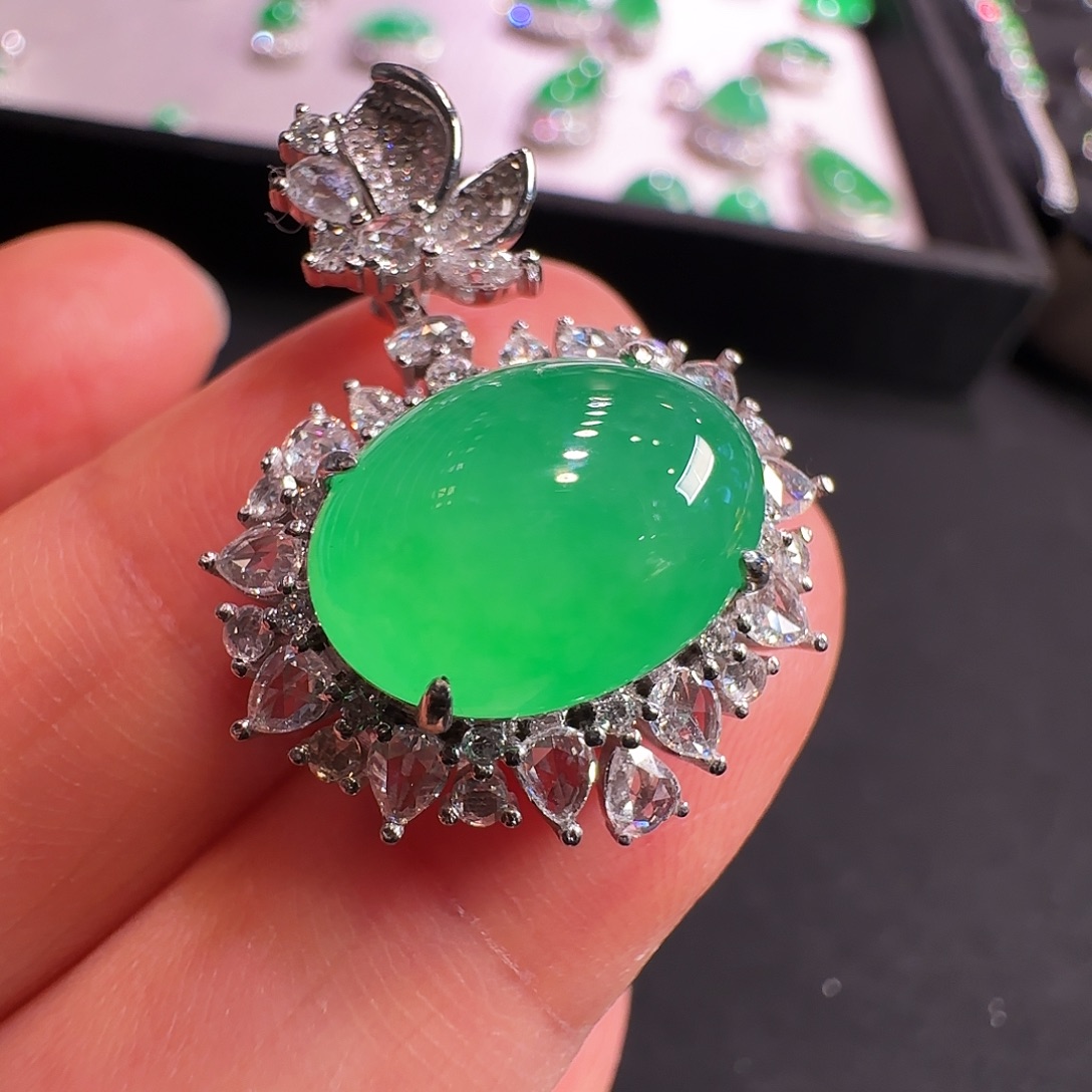 翡翠18K金镶嵌戒指