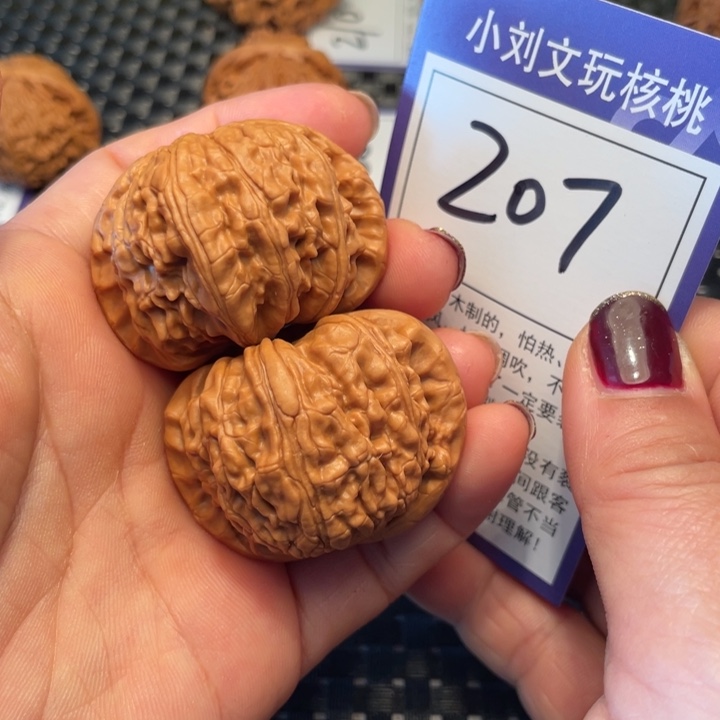 桃核把件43狮子207。。。。。。