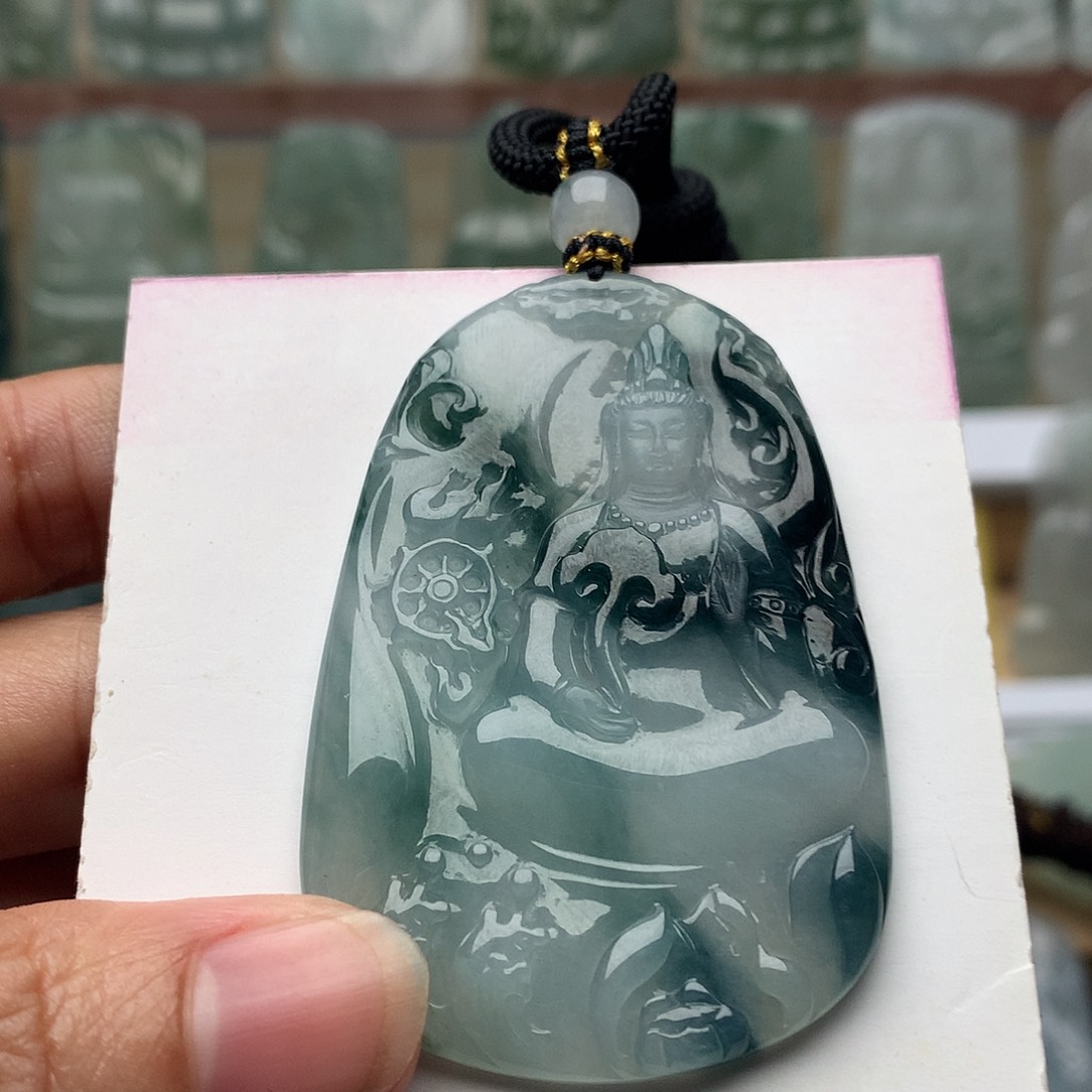 翡翠未镶嵌颈饰观音