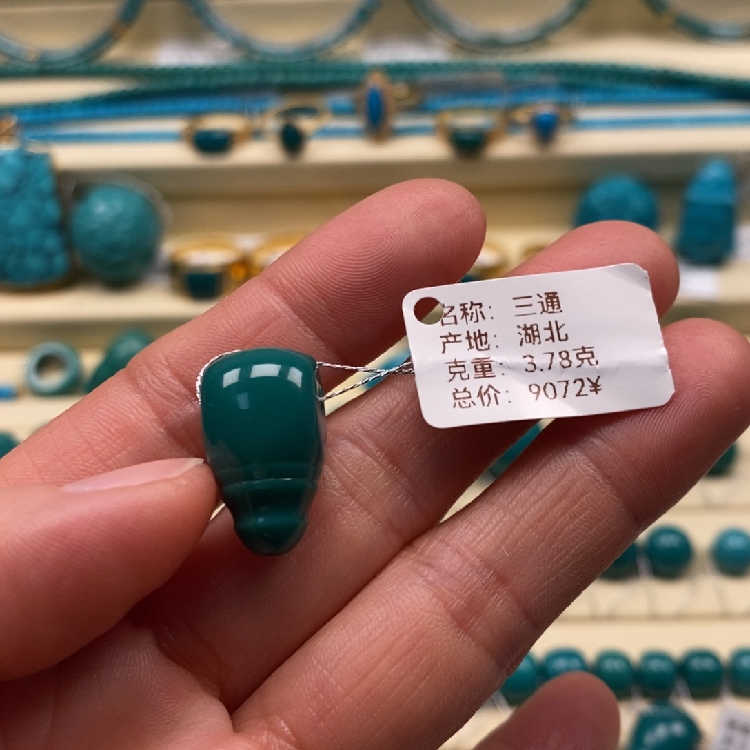 柏***技绿松石未镶嵌珠宝奇石